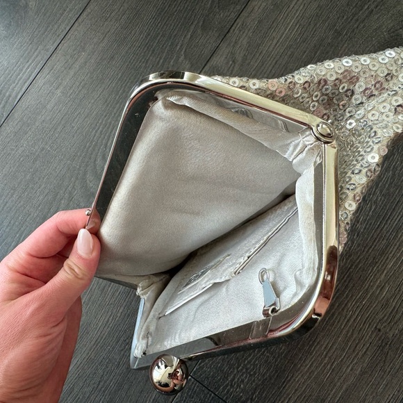 🔥 3/$20 Aldo silver sequence, sparkling clutch - Picture 3 of 5